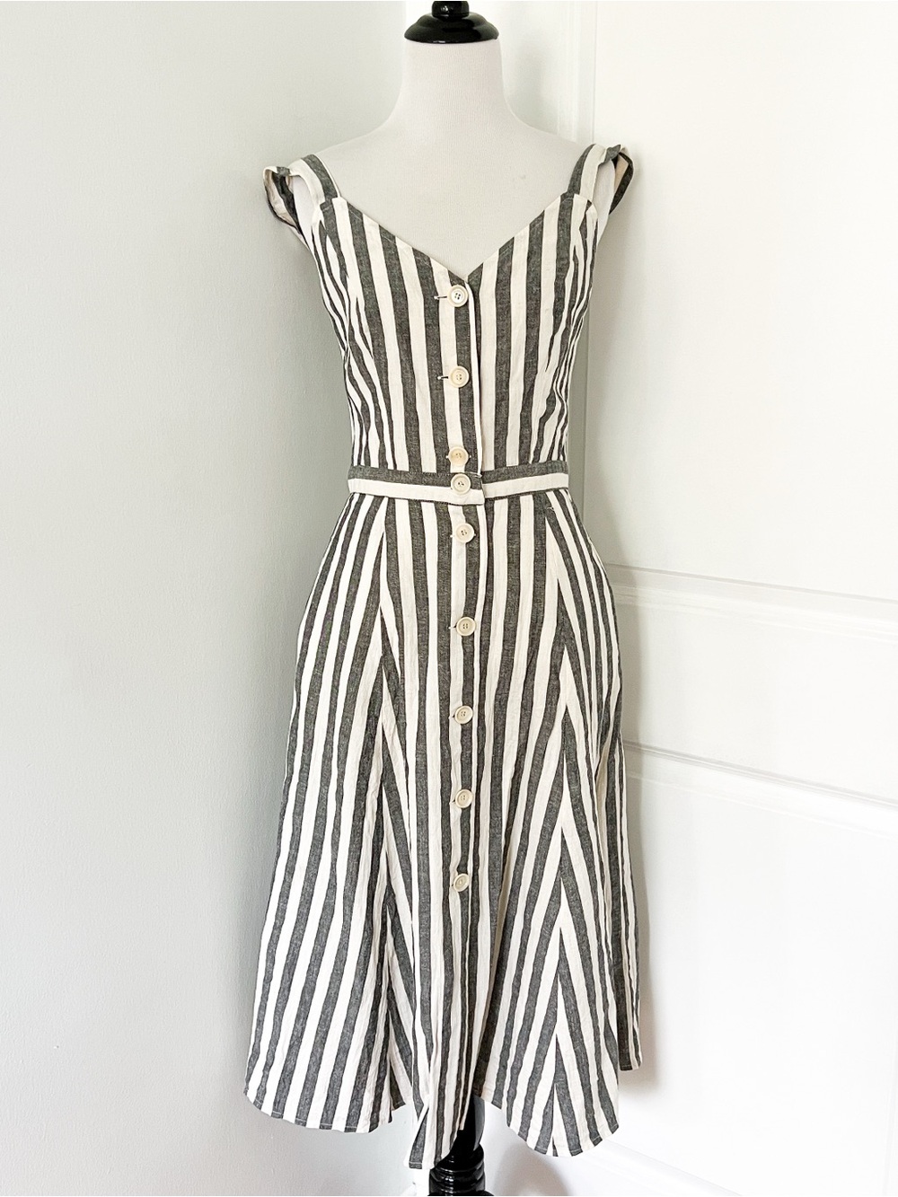 Sessùn Black & White Striped Button-Front Midi Dress - Medium